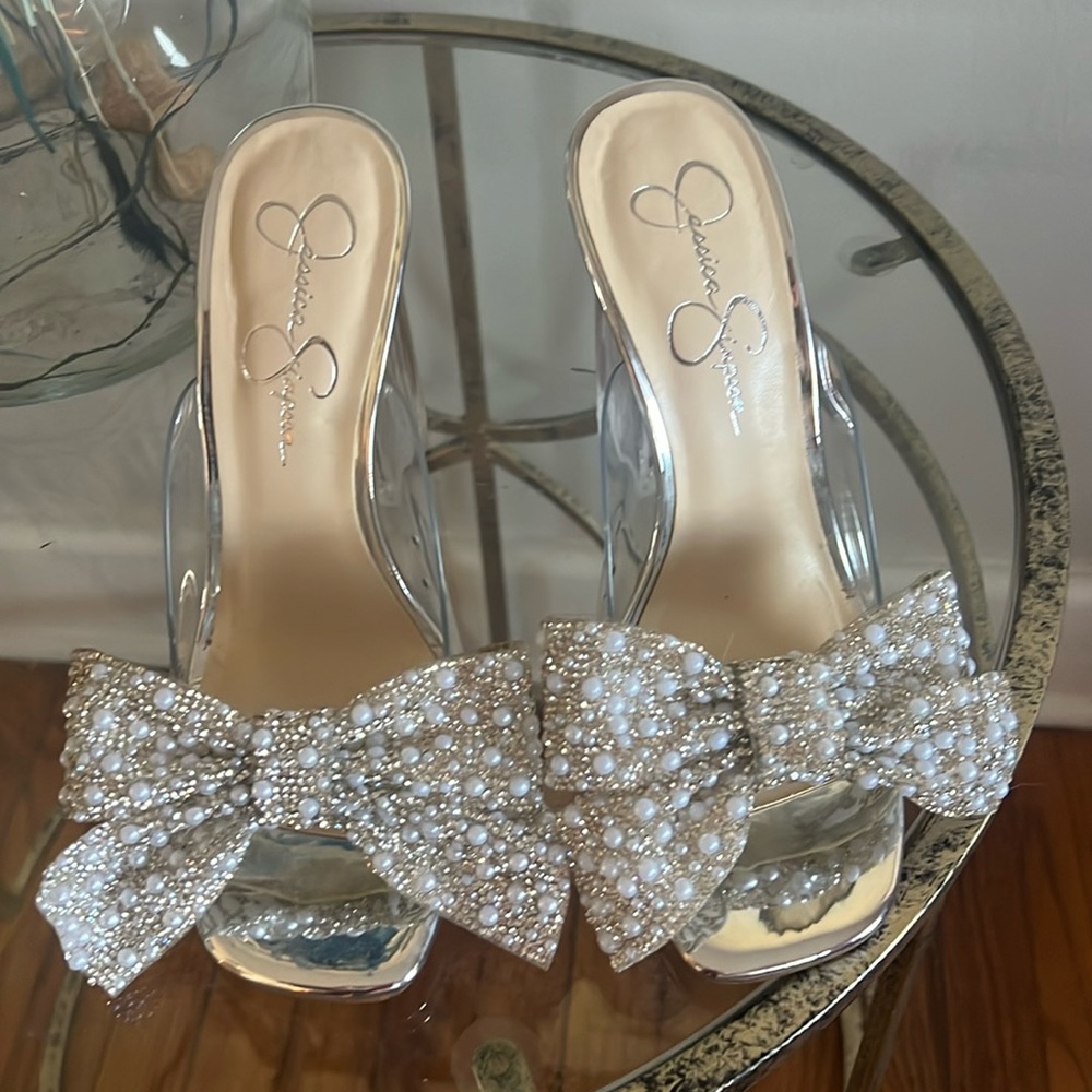 ADORABLE BOW SLIDES! 🎀 Worn once bc heel was too high for me.